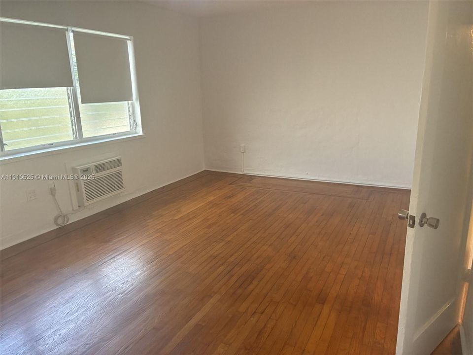 Recently Rented: $1,600 (0 beds, 1 baths, 450 Square Feet)