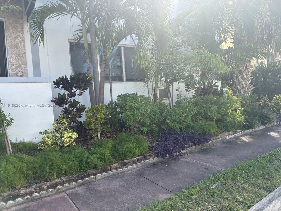 Recently Rented: $1,600 (0 beds, 1 baths, 450 Square Feet)