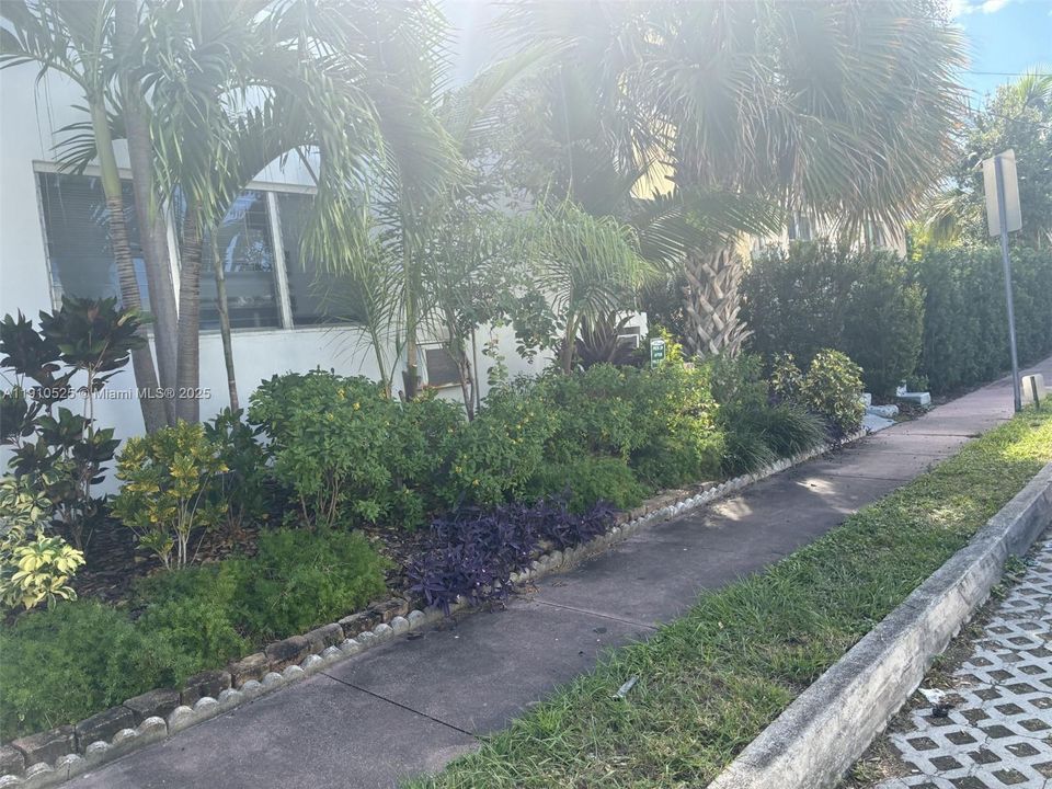 Recently Rented: $1,600 (0 beds, 1 baths, 450 Square Feet)