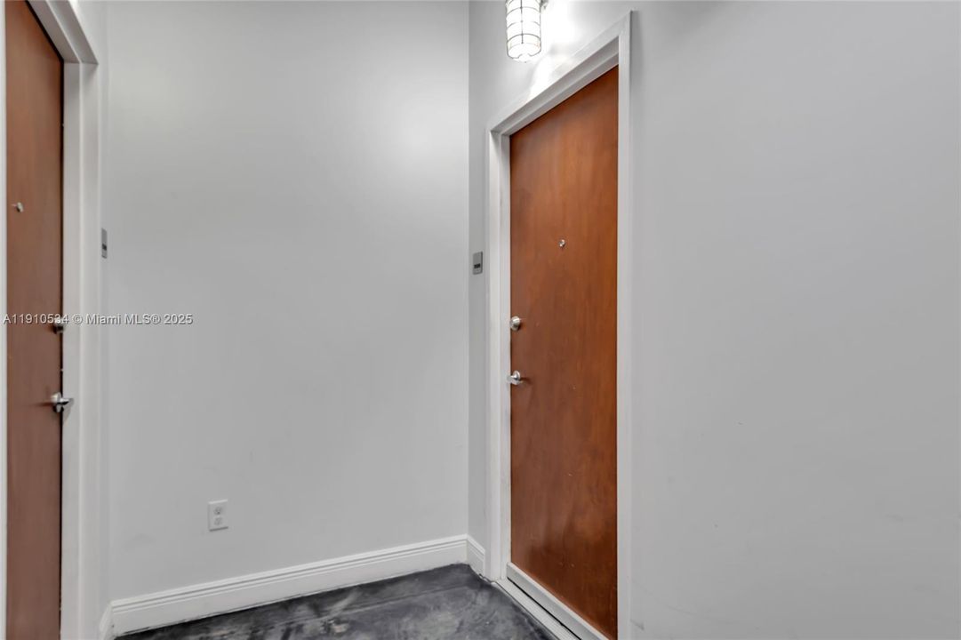 Active With Contract: $415,000 (2 beds, 2 baths, 1000 Square Feet)