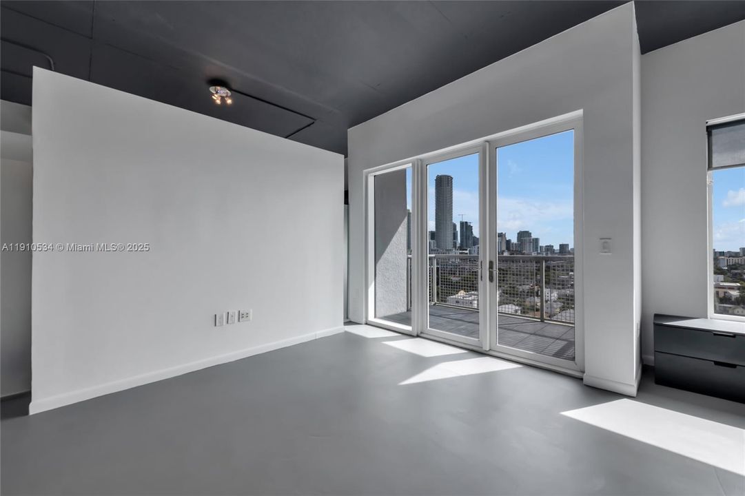 Active With Contract: $415,000 (2 beds, 2 baths, 1000 Square Feet)