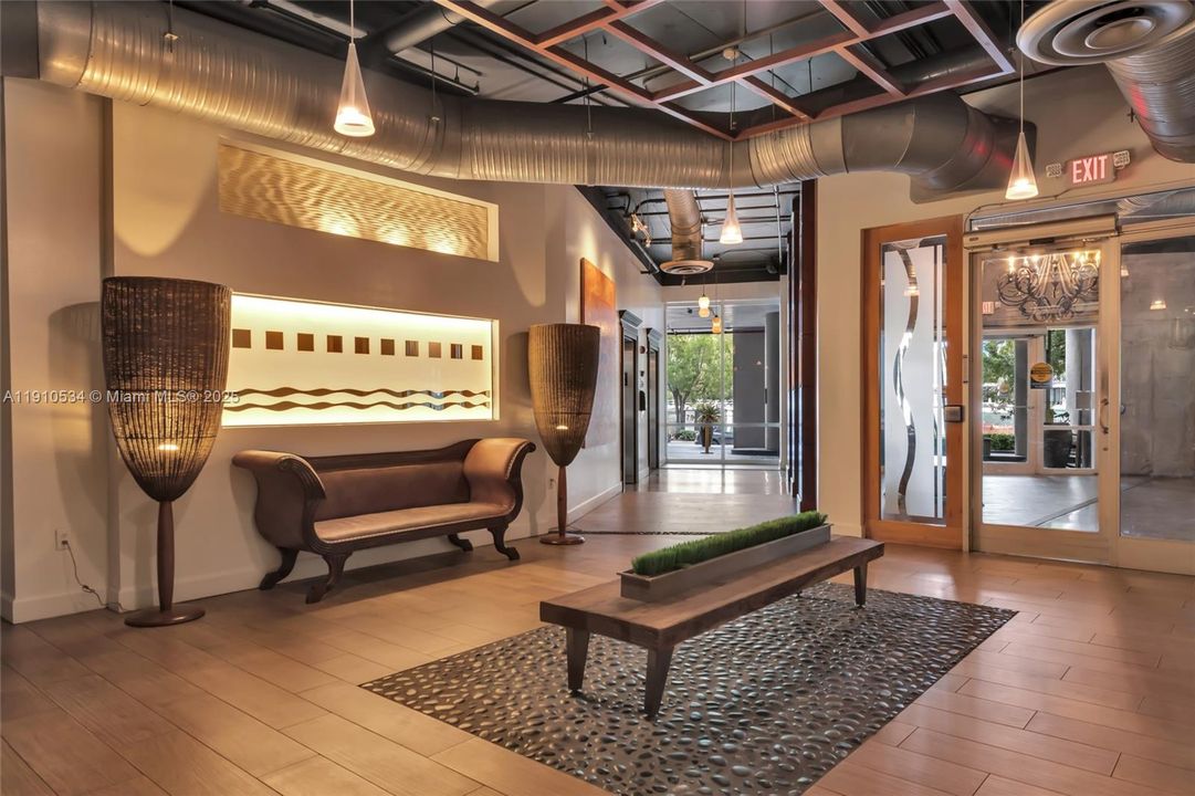 Active With Contract: $415,000 (2 beds, 2 baths, 1000 Square Feet)