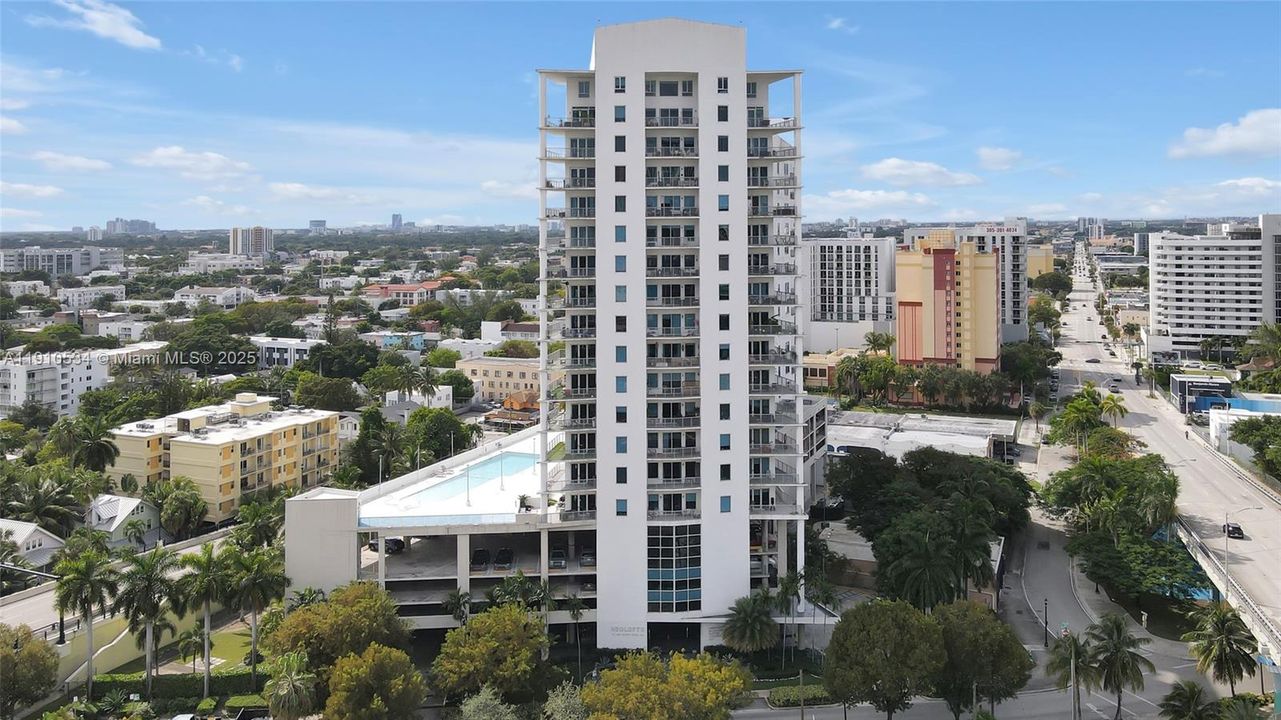 Active With Contract: $415,000 (2 beds, 2 baths, 1000 Square Feet)