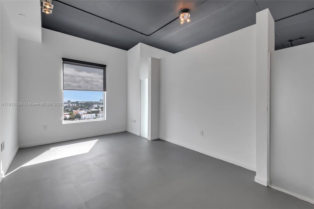 Active With Contract: $415,000 (2 beds, 2 baths, 1000 Square Feet)