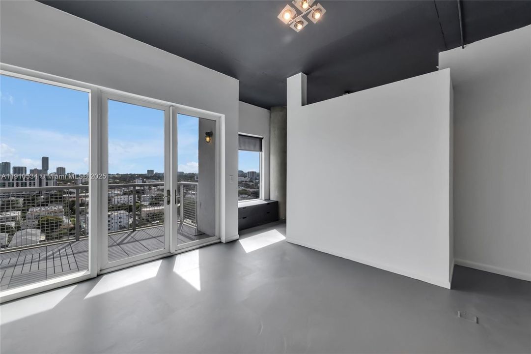 Active With Contract: $415,000 (2 beds, 2 baths, 1000 Square Feet)