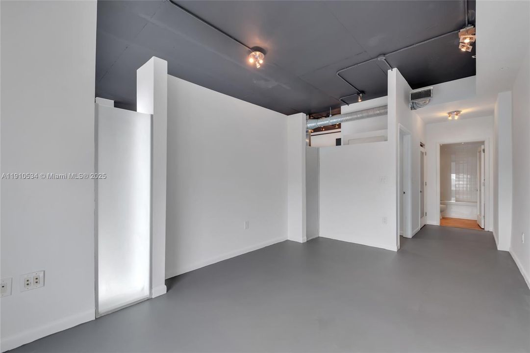 Active With Contract: $415,000 (2 beds, 2 baths, 1000 Square Feet)