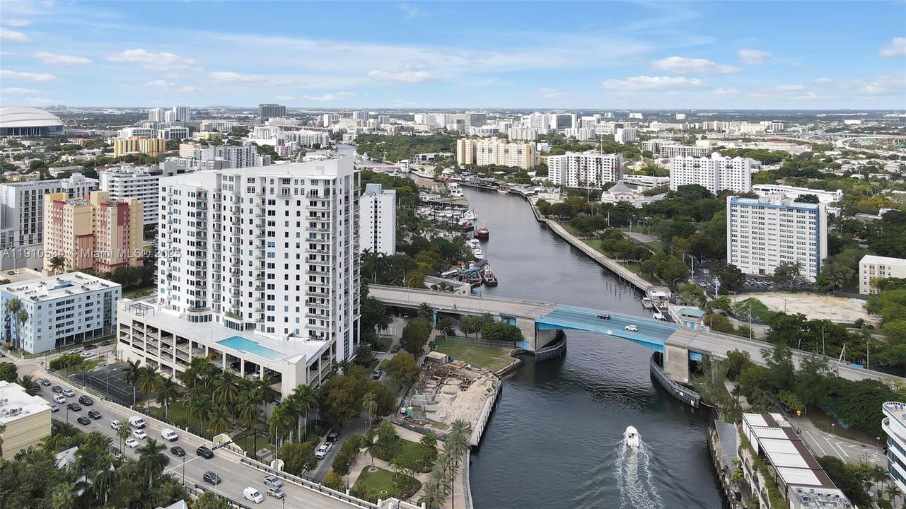 Active With Contract: $415,000 (2 beds, 2 baths, 1000 Square Feet)