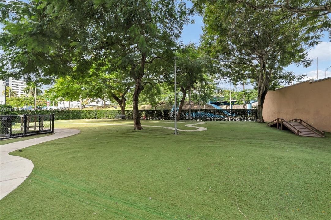 Active With Contract: $415,000 (2 beds, 2 baths, 1000 Square Feet)