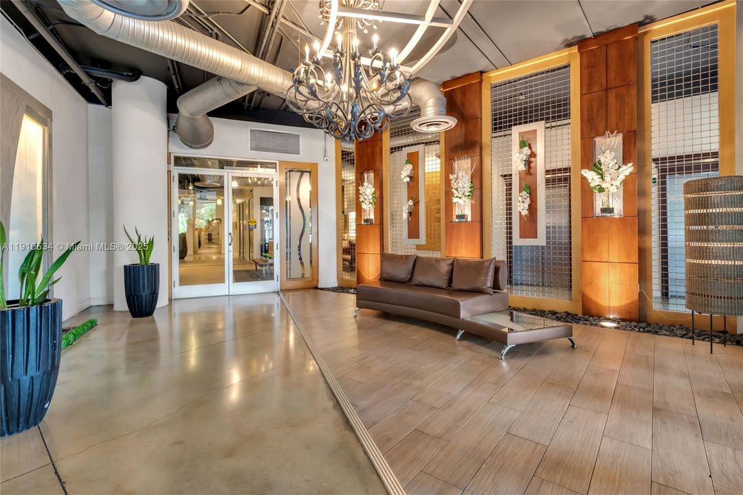 Active With Contract: $415,000 (2 beds, 2 baths, 1000 Square Feet)