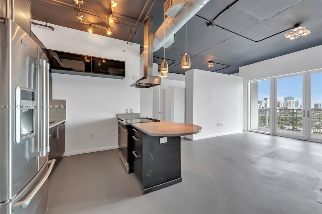 Active With Contract: $415,000 (2 beds, 2 baths, 1000 Square Feet)