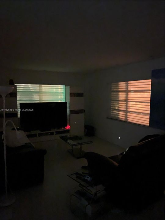 En Venta: $245,000 (1 camas, 1 baños, 825 Pies cuadrados)