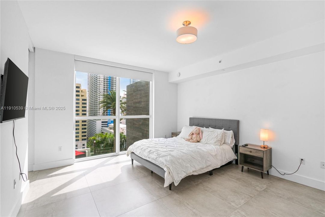 For Sale: $595,000 (1 beds, 1 baths, 905 Square Feet)