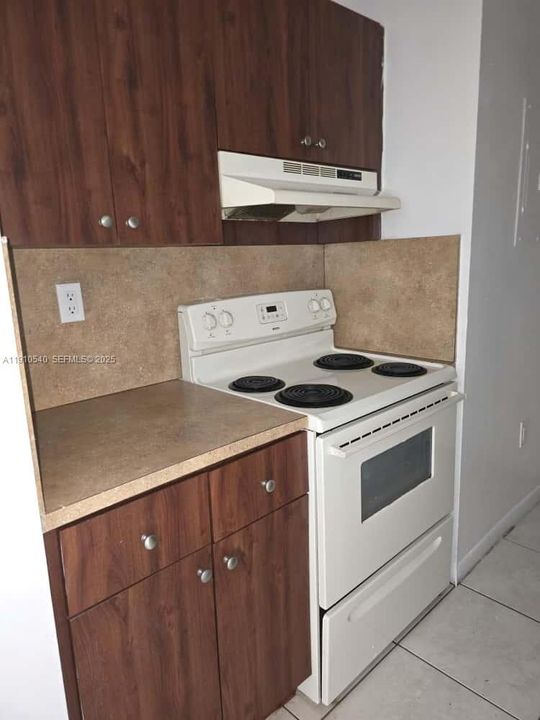 For Rent: $1,920 (2 beds, 1 baths, 784 Square Feet)
