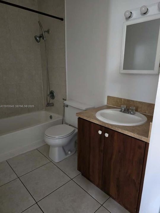 For Rent: $1,920 (2 beds, 1 baths, 784 Square Feet)