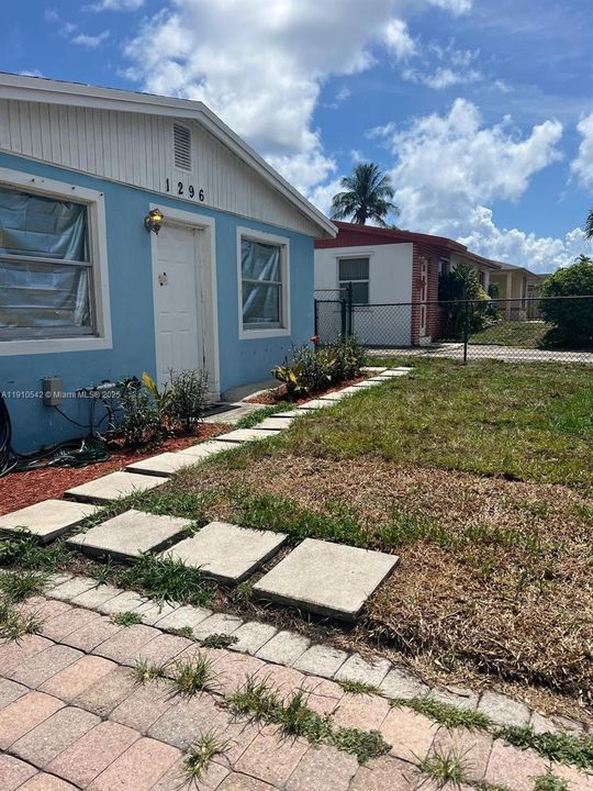 En Venta: $300,000 (3 camas, 1 baños, 960 Pies cuadrados)