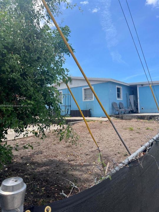 En Venta: $300,000 (3 camas, 1 baños, 960 Pies cuadrados)