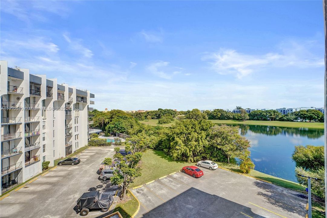 For Sale: $330,000 (2 beds, 2 baths, 1000 Square Feet)