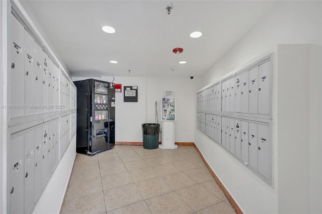 For Sale: $330,000 (2 beds, 2 baths, 1000 Square Feet)