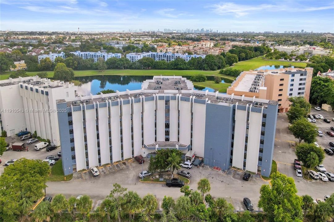 For Sale: $330,000 (2 beds, 2 baths, 1000 Square Feet)