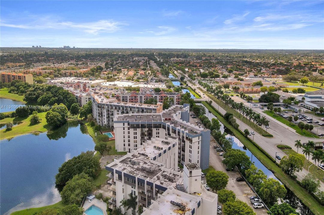 For Sale: $330,000 (2 beds, 2 baths, 1000 Square Feet)