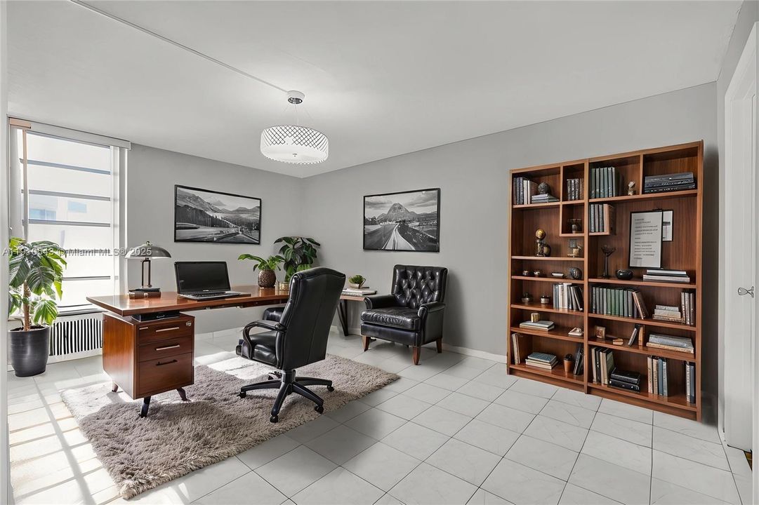 For Sale: $330,000 (2 beds, 2 baths, 1000 Square Feet)