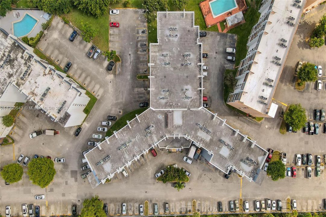 For Sale: $330,000 (2 beds, 2 baths, 1000 Square Feet)