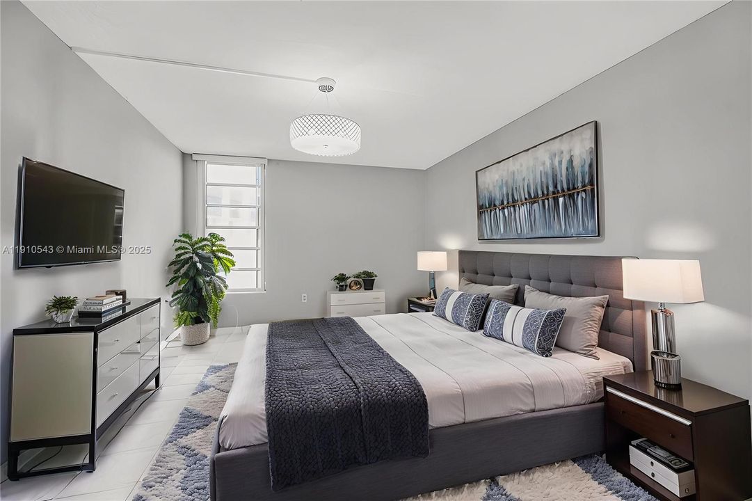 For Sale: $330,000 (2 beds, 2 baths, 1000 Square Feet)