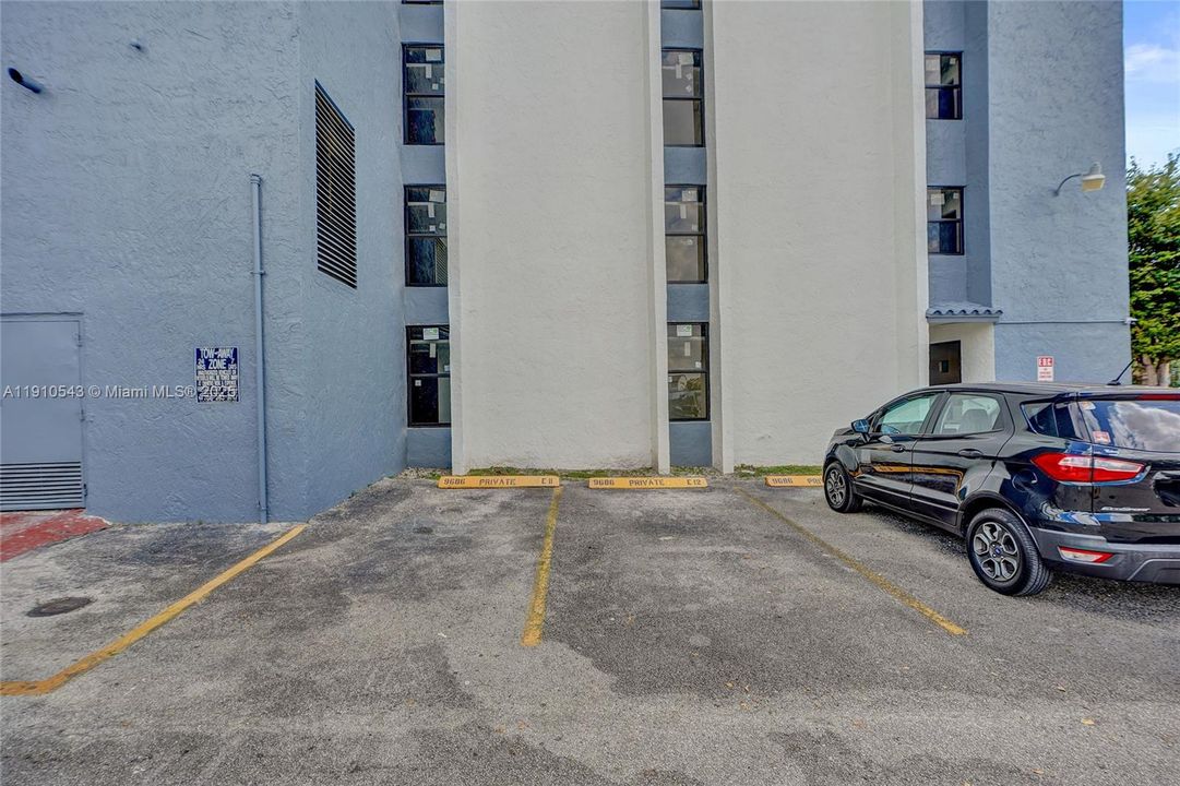 For Sale: $330,000 (2 beds, 2 baths, 1000 Square Feet)