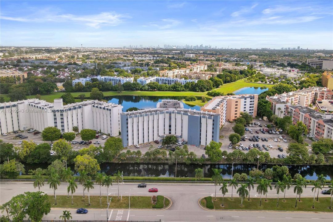 For Sale: $330,000 (2 beds, 2 baths, 1000 Square Feet)