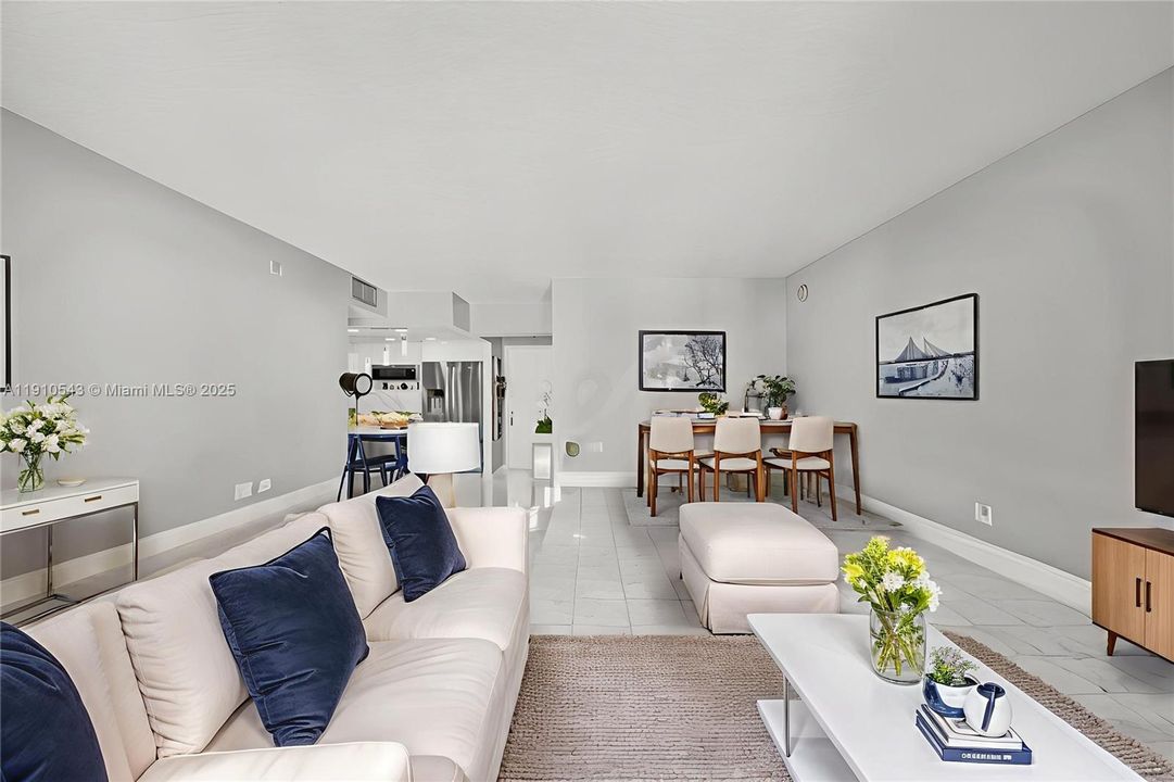 For Sale: $330,000 (2 beds, 2 baths, 1000 Square Feet)