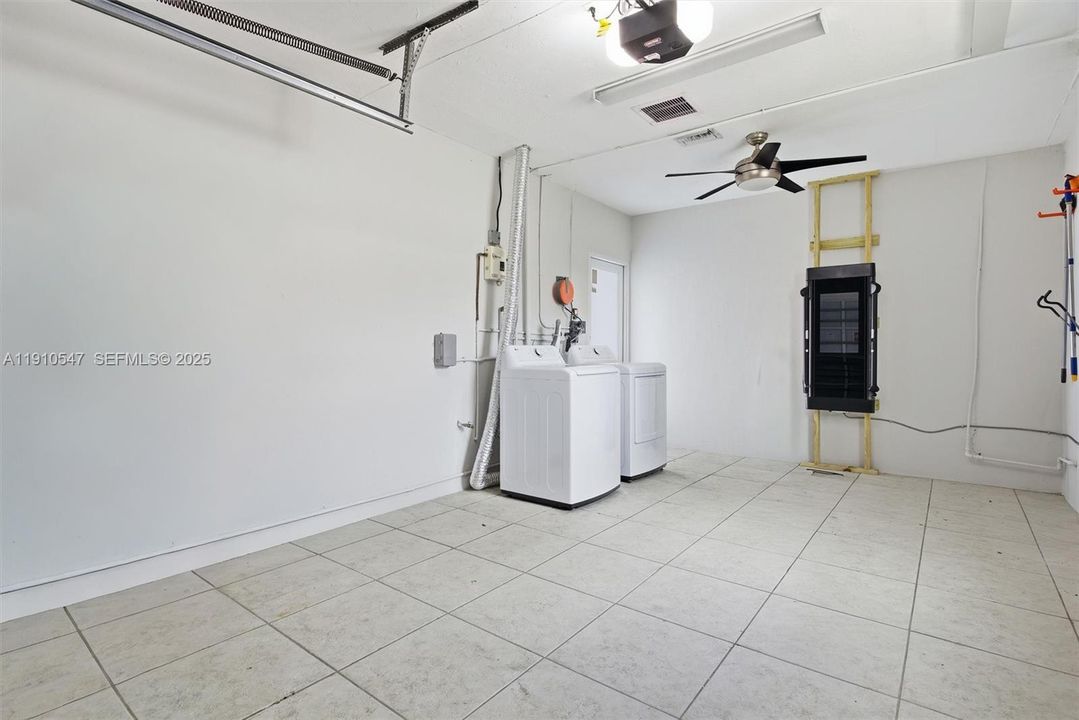 出租: $5,000 (3 贝兹, 2 浴室, 1387 平方英尺)