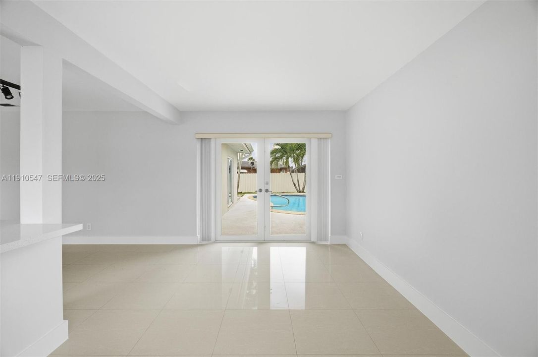 出租: $5,000 (3 贝兹, 2 浴室, 1387 平方英尺)