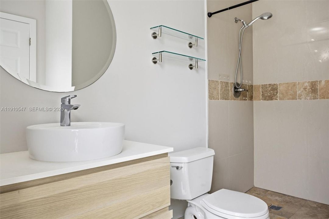 出租: $5,000 (3 贝兹, 2 浴室, 1387 平方英尺)