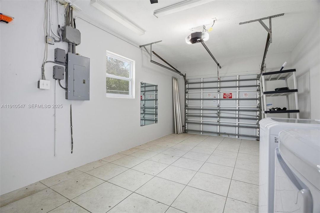 出租: $5,000 (3 贝兹, 2 浴室, 1387 平方英尺)