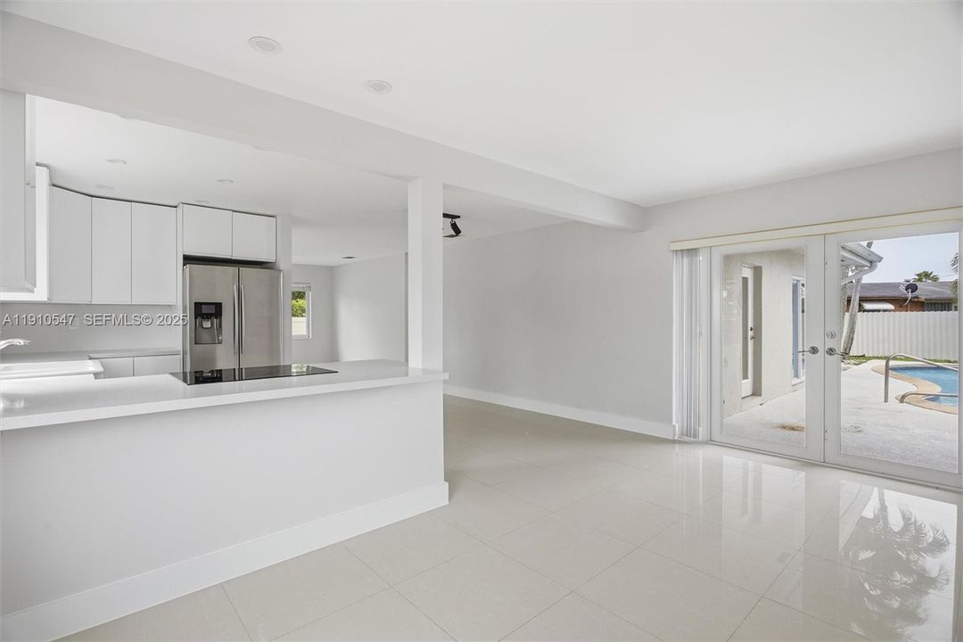 出租: $5,000 (3 贝兹, 2 浴室, 1387 平方英尺)