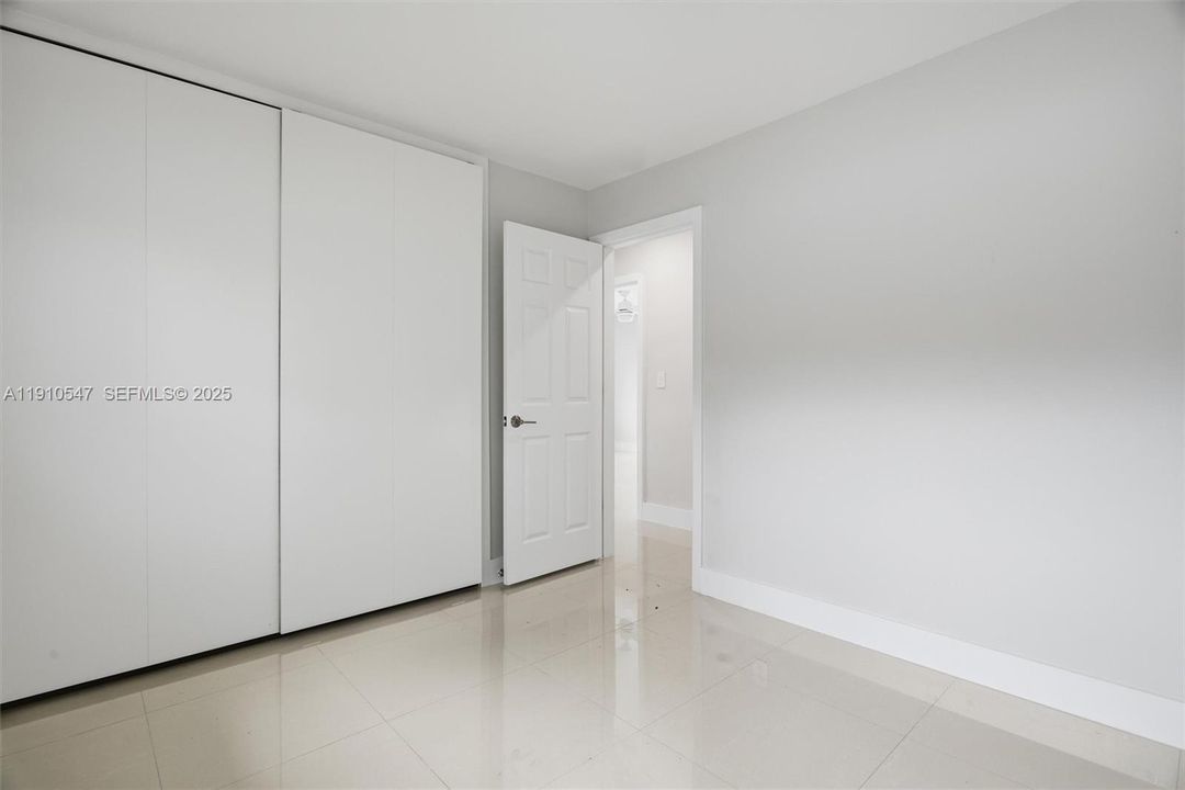 出租: $5,000 (3 贝兹, 2 浴室, 1387 平方英尺)