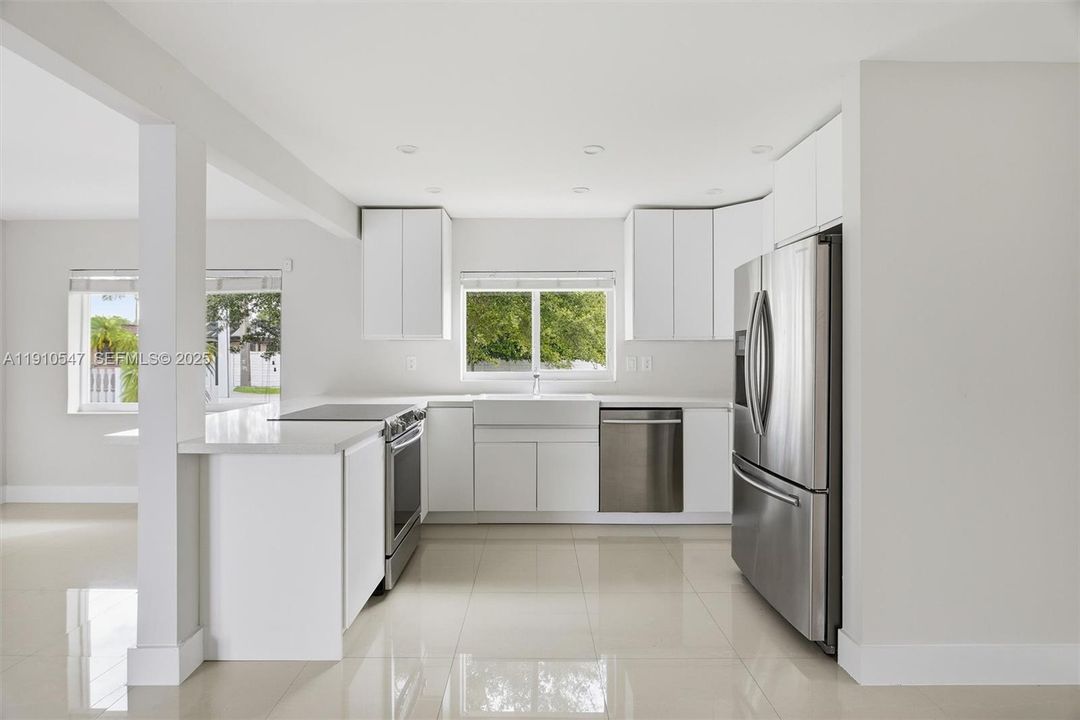 出租: $5,000 (3 贝兹, 2 浴室, 1387 平方英尺)