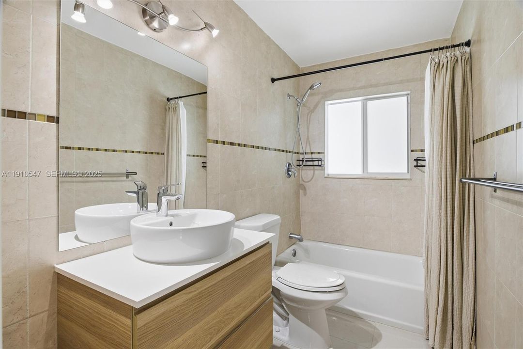 出租: $5,000 (3 贝兹, 2 浴室, 1387 平方英尺)