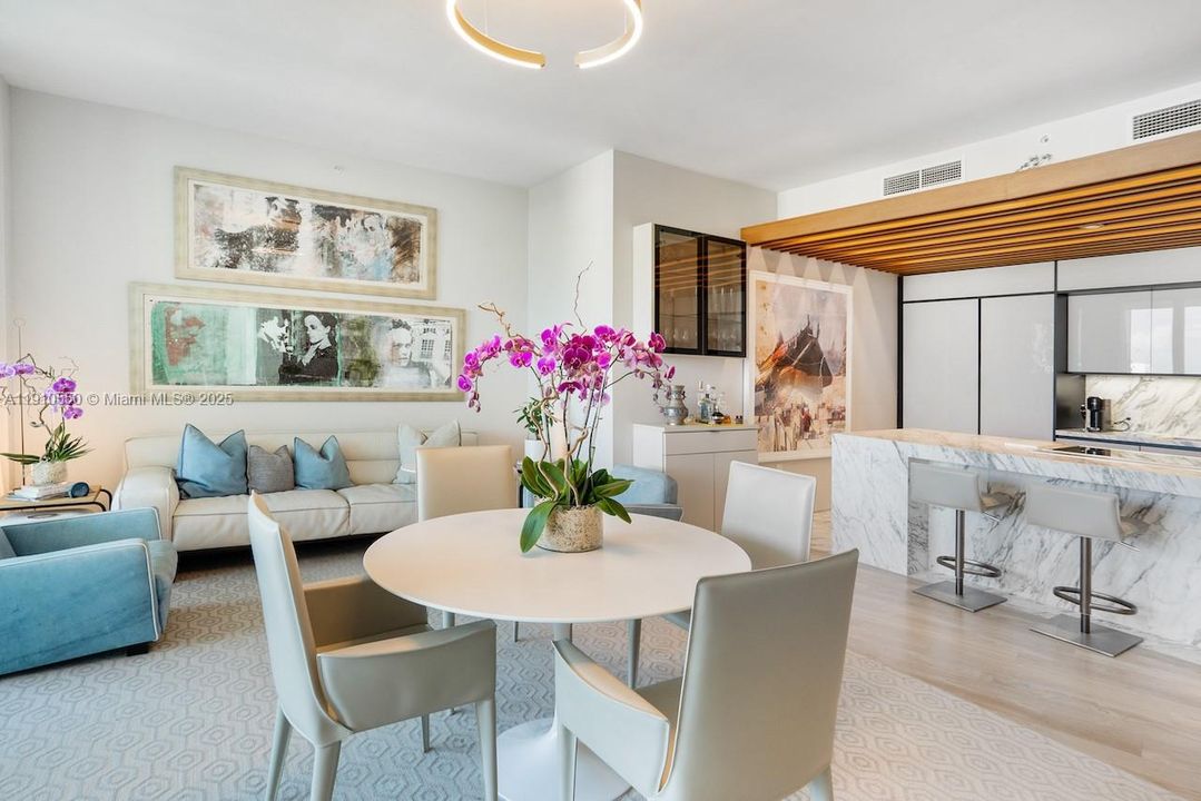 На продажу: $2,700,000 (2 спален, 2 ванн, 1453 Квадратных фут)