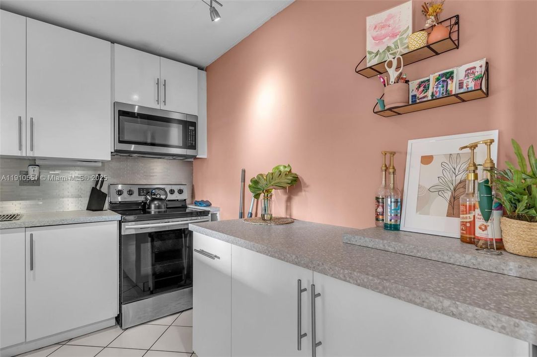 Activo con contrato: $214,999 (1 camas, 1 baños, 855 Pies cuadrados)