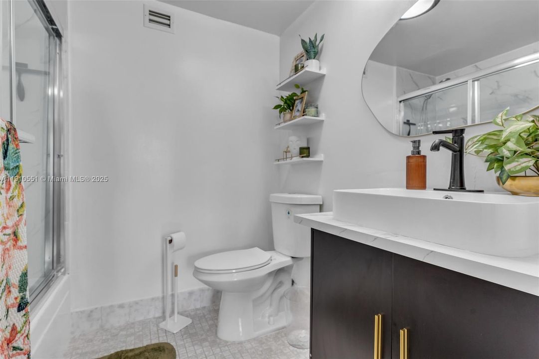 Activo con contrato: $214,999 (1 camas, 1 baños, 855 Pies cuadrados)