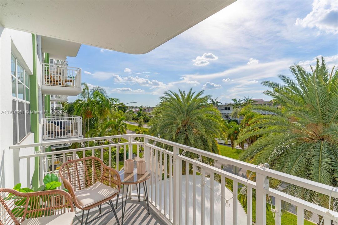 Activo con contrato: $214,999 (1 camas, 1 baños, 855 Pies cuadrados)