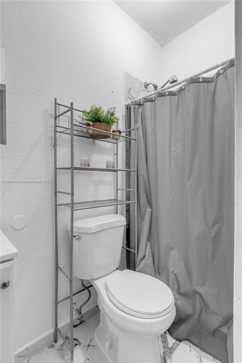 For Rent: $1,000 (1 beds, 1 baths, 1693 Square Feet)