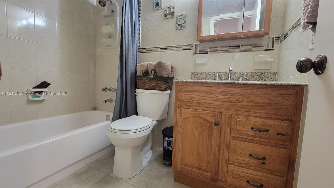 For Sale: $160,000 (2 beds, 2 baths, 880 Square Feet)