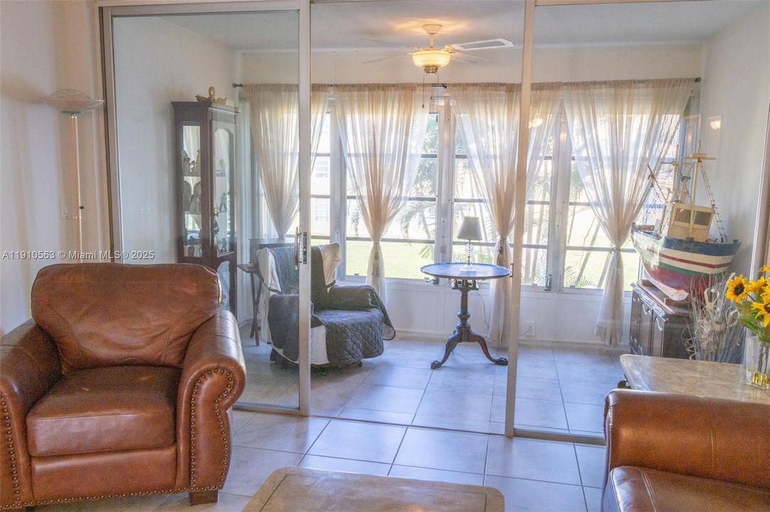 For Sale: $160,000 (2 beds, 2 baths, 880 Square Feet)