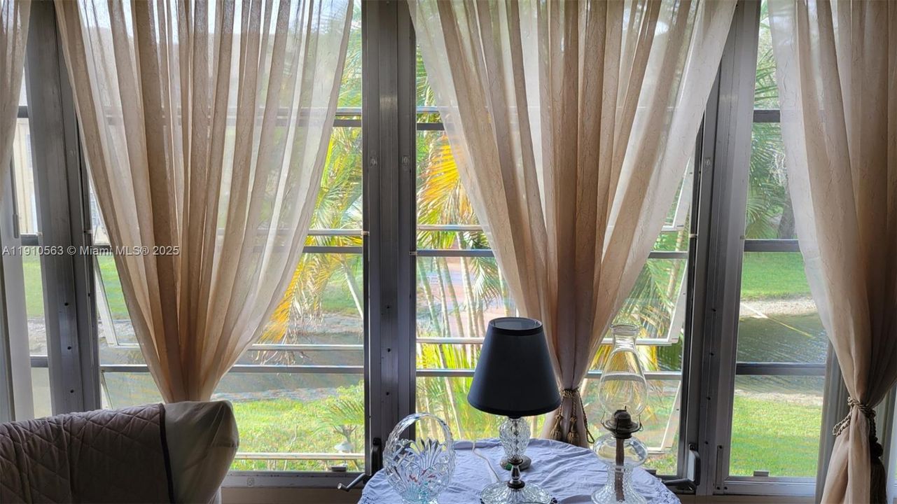 For Sale: $160,000 (2 beds, 2 baths, 880 Square Feet)