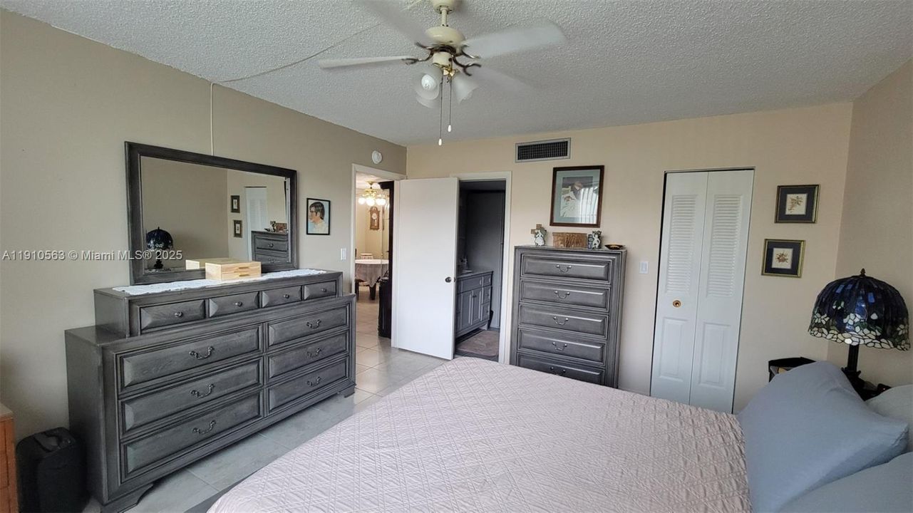 For Sale: $160,000 (2 beds, 2 baths, 880 Square Feet)