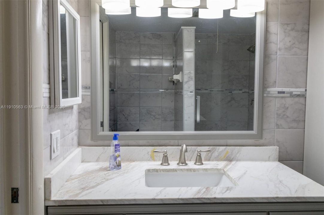 For Sale: $160,000 (2 beds, 2 baths, 880 Square Feet)