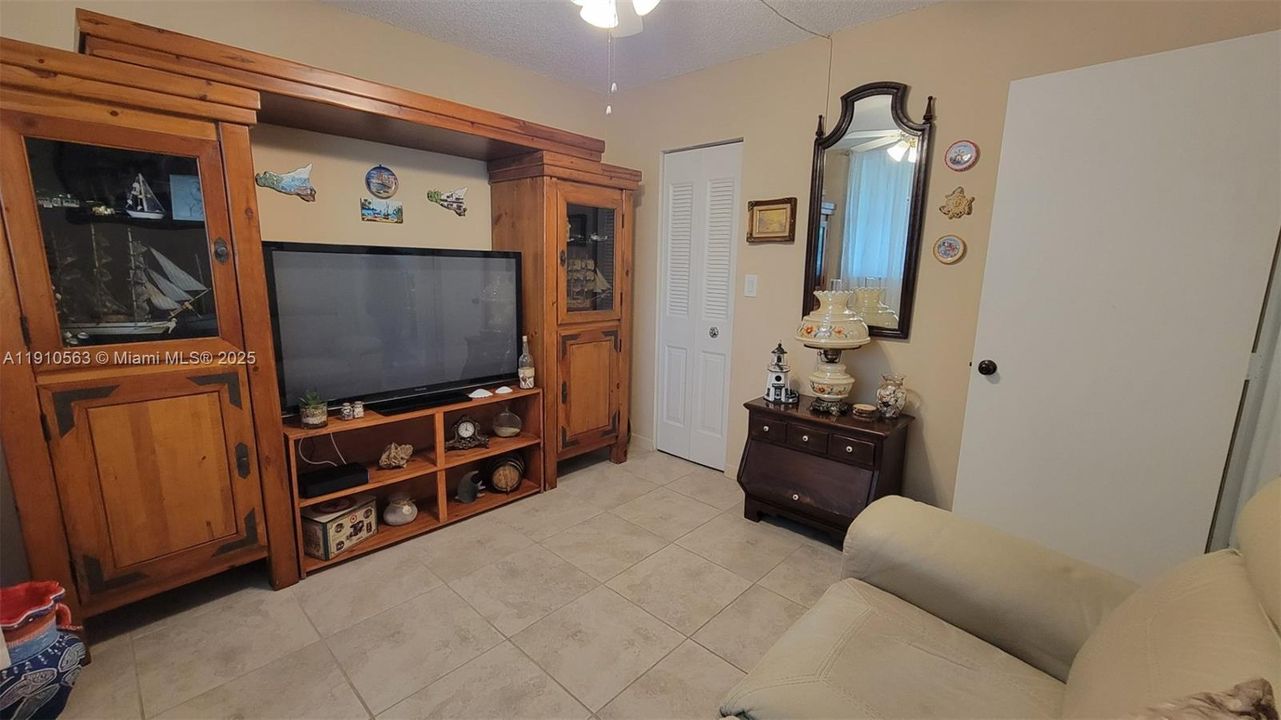 For Sale: $160,000 (2 beds, 2 baths, 880 Square Feet)
