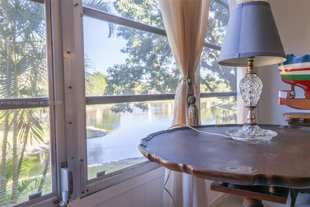 For Sale: $160,000 (2 beds, 2 baths, 880 Square Feet)